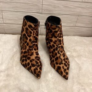 NWOT Gianni Leopard Print Ankle Boots